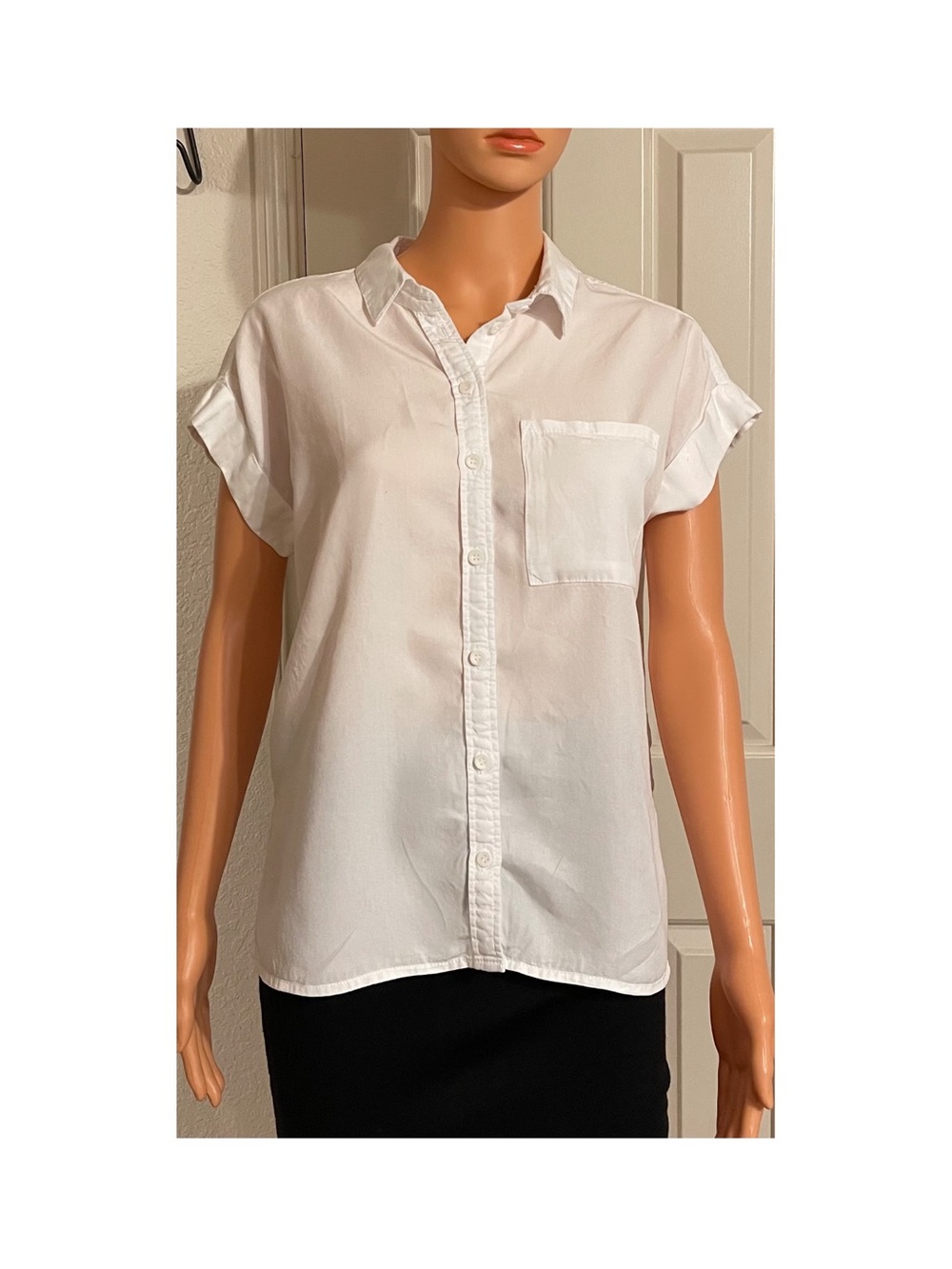 Velvet Heart White Short Sleeve Button-Down Blouse